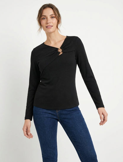 Feiner, gerader Pullover mit gerafftem Rundhalsausschnitt und Schmuck. - Schwarz