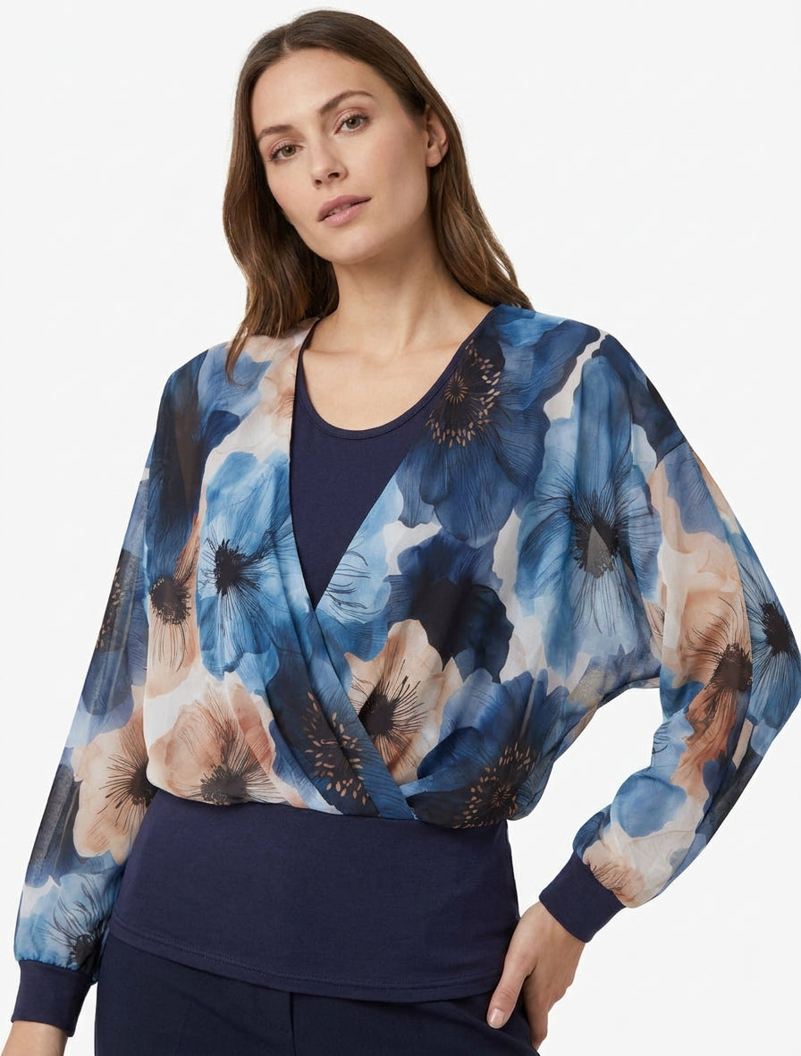 Oberteil aus bedrucktem Voile mit großen Blumen und Wickelausschnitt - Marine