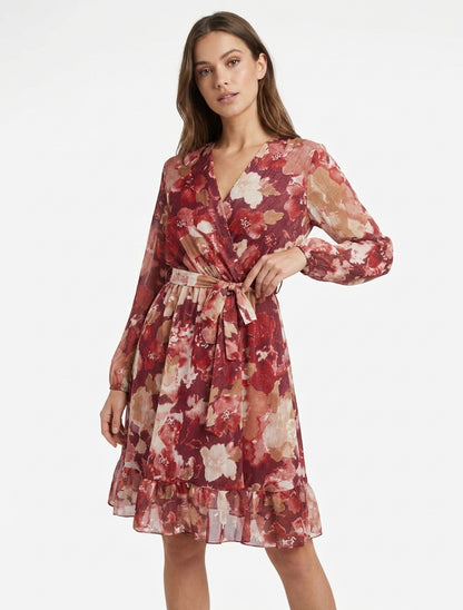 Irisierendes Kleid mit abstraktem Blumenmuster und Rüschenkanten - Weinrot