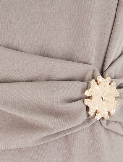 Robe sans manches à empiècement bijou - Taupe - 3