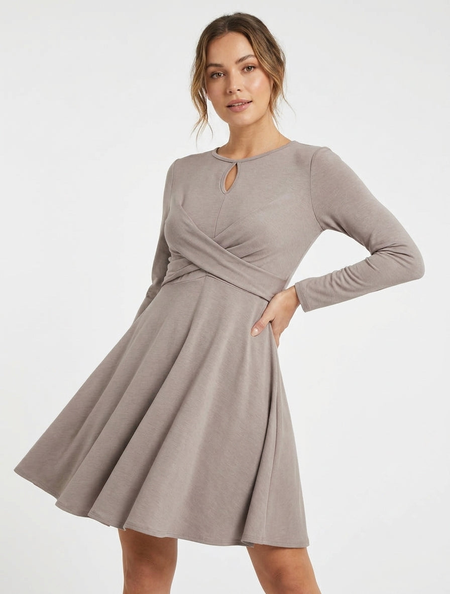 Skaterkleid mit Wickeleffekt in der Taille - Maulwurf