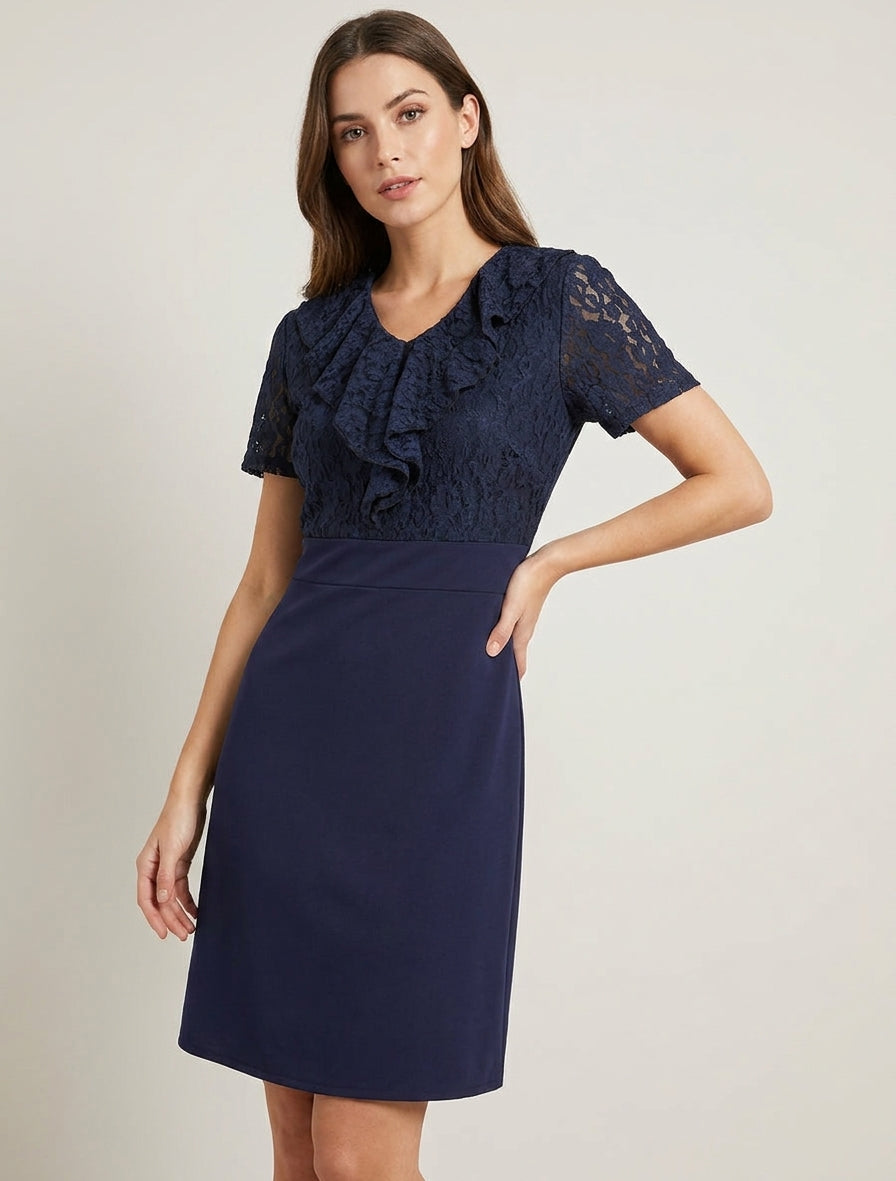 Gerades Kleid mit Spitzenvolant am Oberteil - Marine