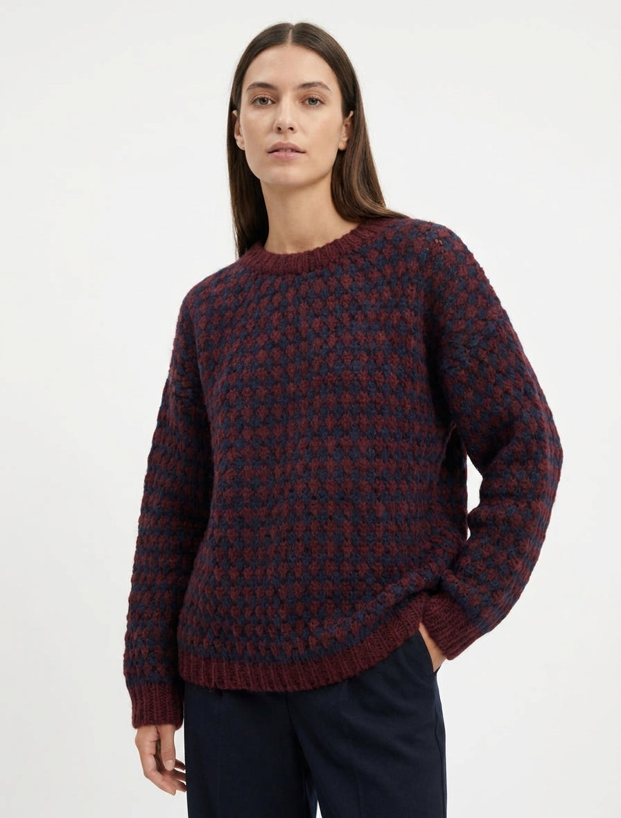 Weit geschnittener Pullover aus Mohair-Mischung mit Schuppenmuster. - Weinrot