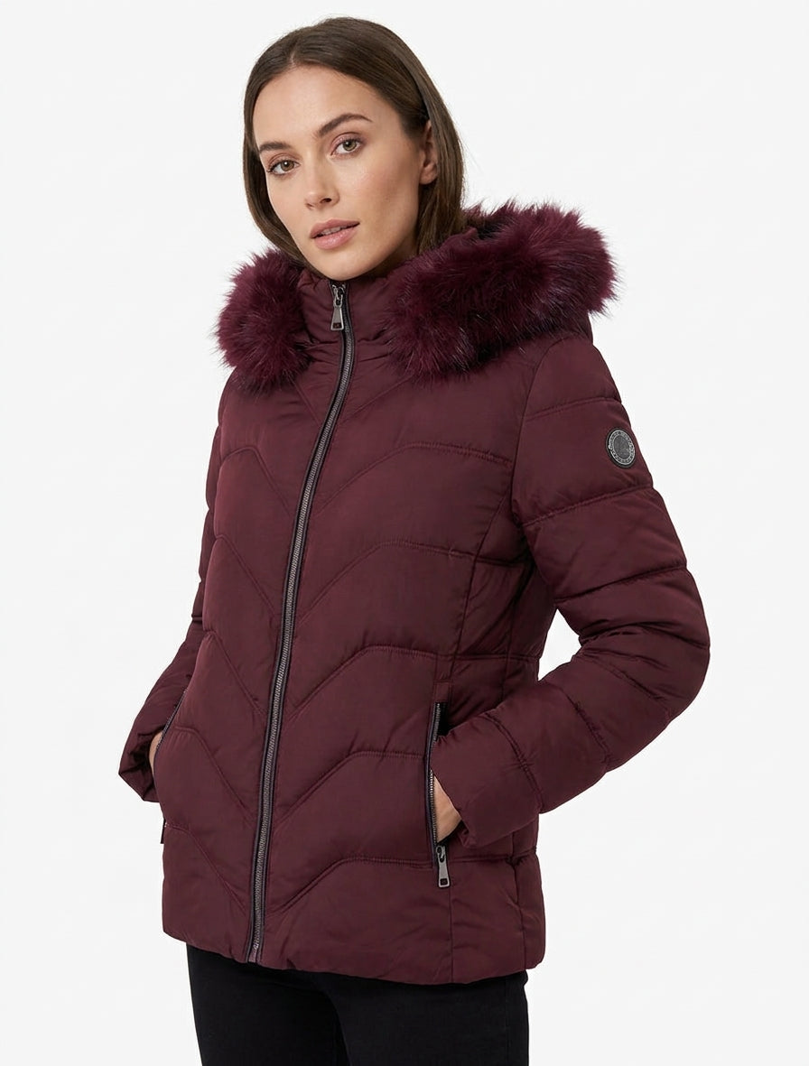 Daunenjacke mit abnehmbarer Kapuze, verziert mit Fell und Strass-Patch. - Bordeaux