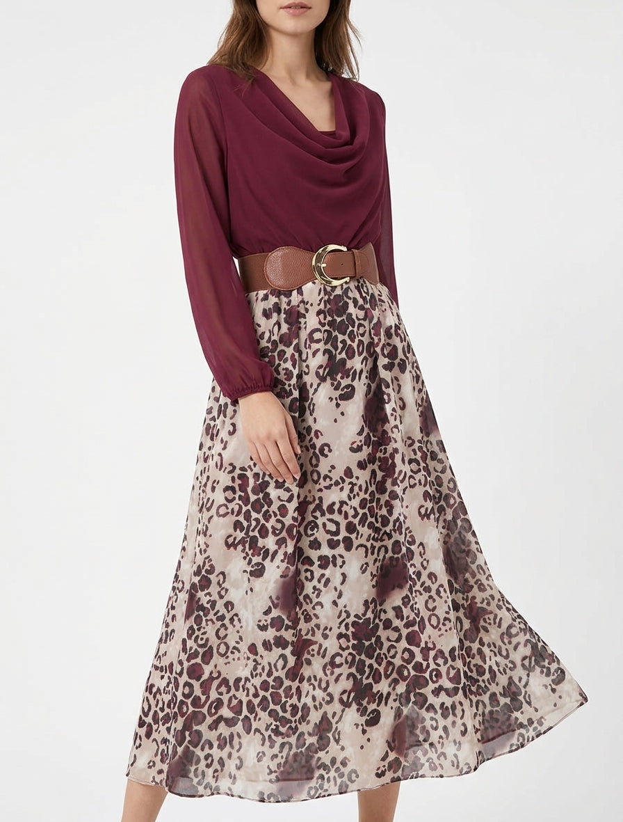 Gerade geschnittenes Leopardenkleid mit langen Ärmeln - Weinrot