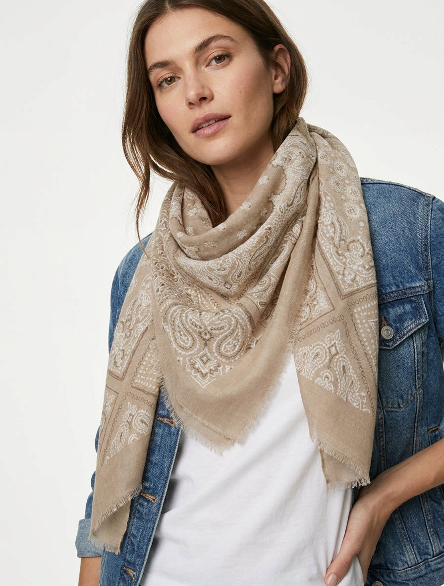 Bandana-Print-Schal aus Baumwollmischung - Beige