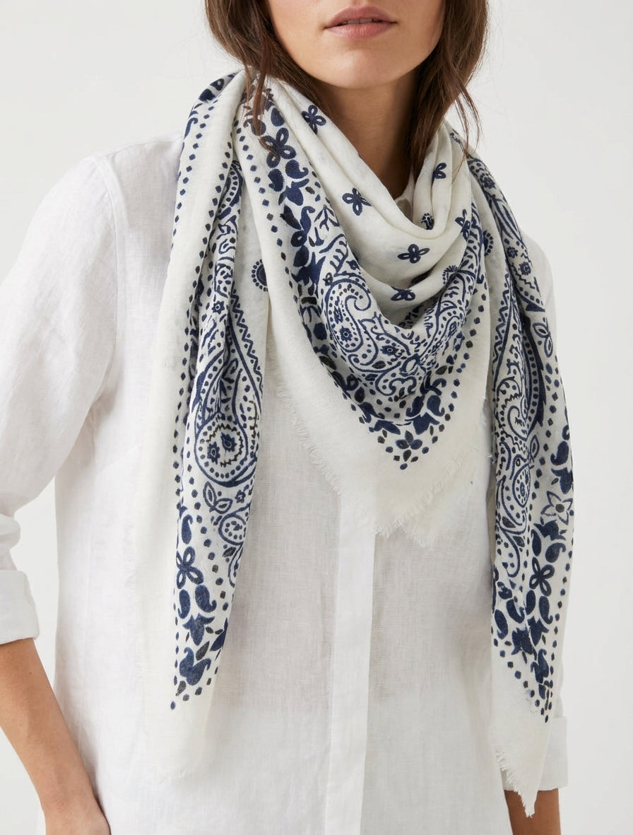 Paisley-Print-Schal mit ausgefransten Kanten - Weiß
