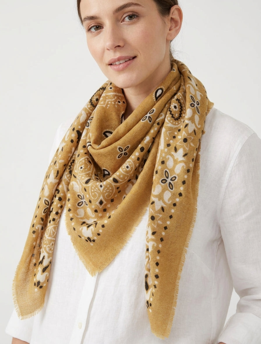 Paisley-Print-Schal mit ausgefransten Kanten - Senfgelb