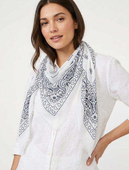 Paisley-Print-Schal mit ausgefransten Kanten - Weiß