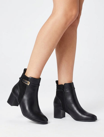 Stiefeletten mit Materialienmix und Riemen - Schwarz