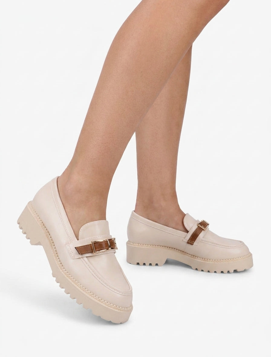 Mokassins mit Profilsohle und Metallschnalle - Beige