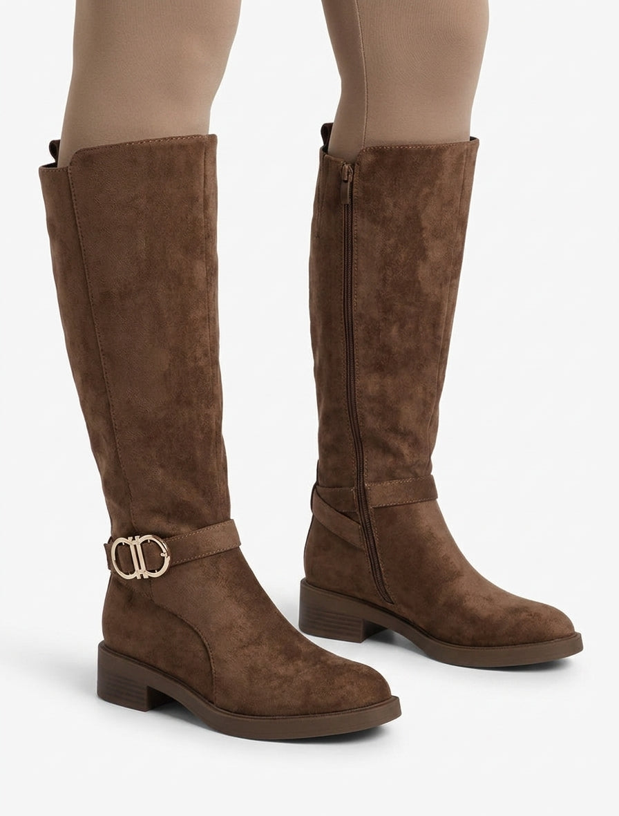 Stiefel aus Wildlederimitat mit Schnalle und runden Spitzen - Braun
