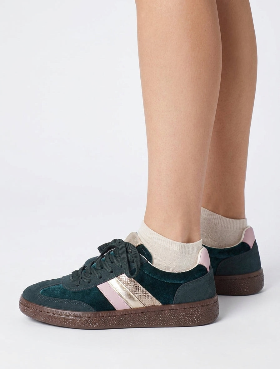 Sneaker mit Samteinsatz und strukturierter Sohle - Tannengrün