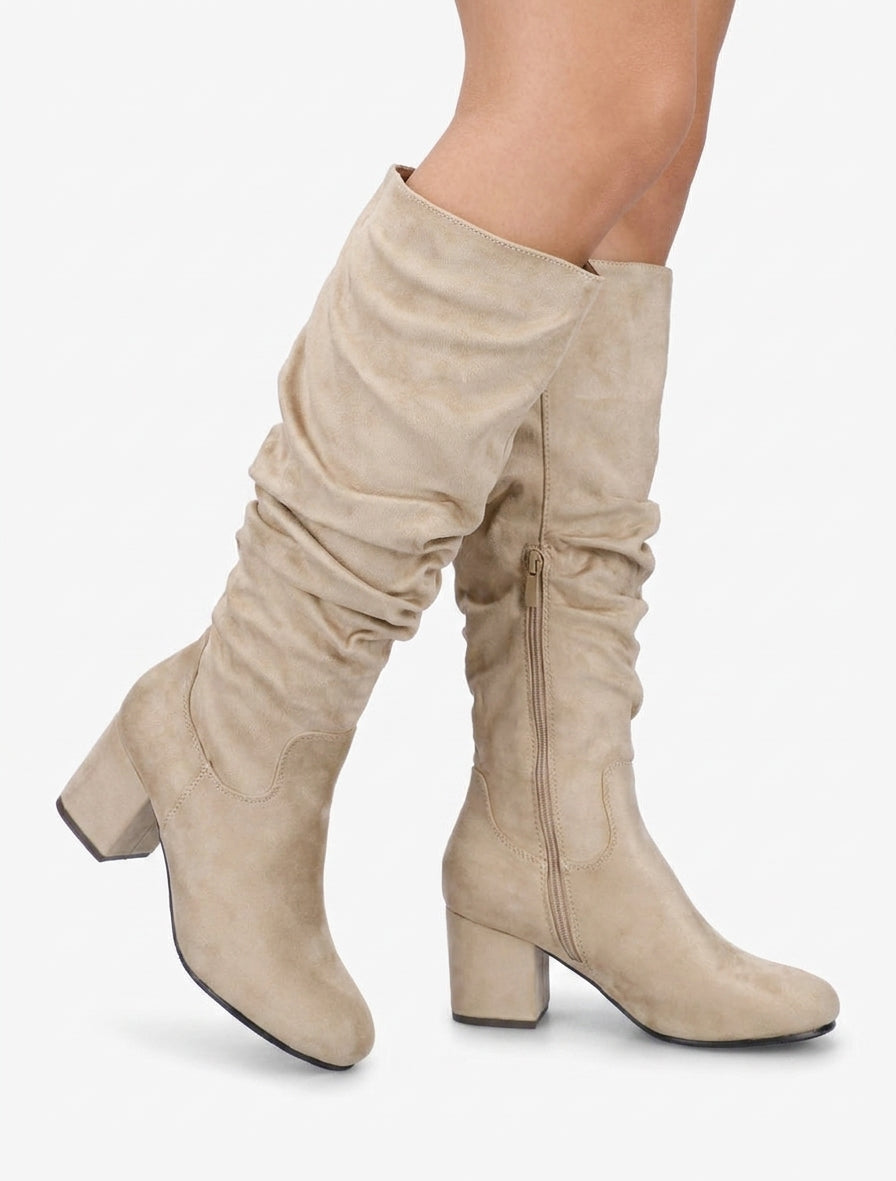 Plissierte Stiefel aus Wildlederimitat - Beige