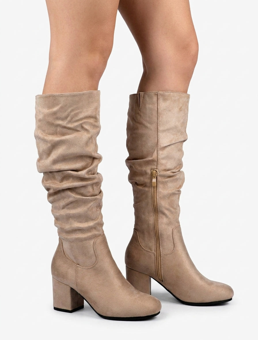 Plissierte Stiefel aus Wildlederimitat - Maulwurf