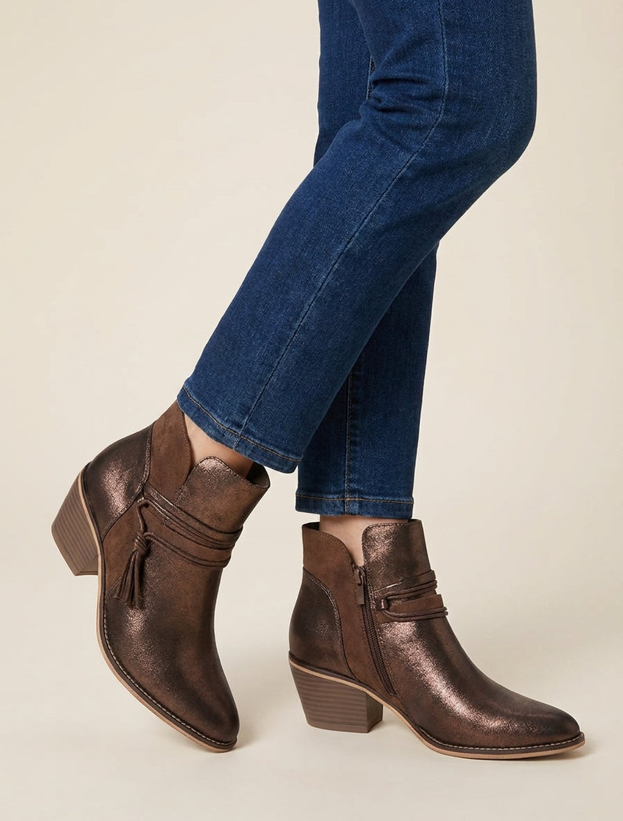 Irisierende Stiefeletten mit dekorativen Bändern - Braun