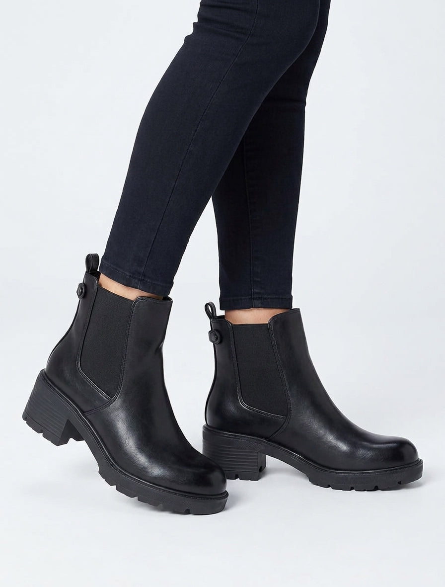 Elastische Stiefeletten aus Kunstleder mit Profilsohle - Schwarz