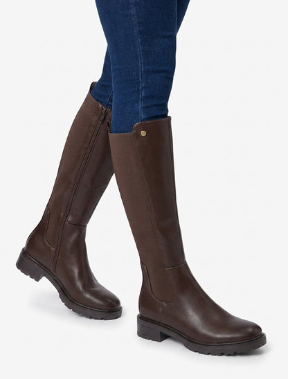 Elastische Stiefel aus Kunstleder mit Profilsohle - Braun