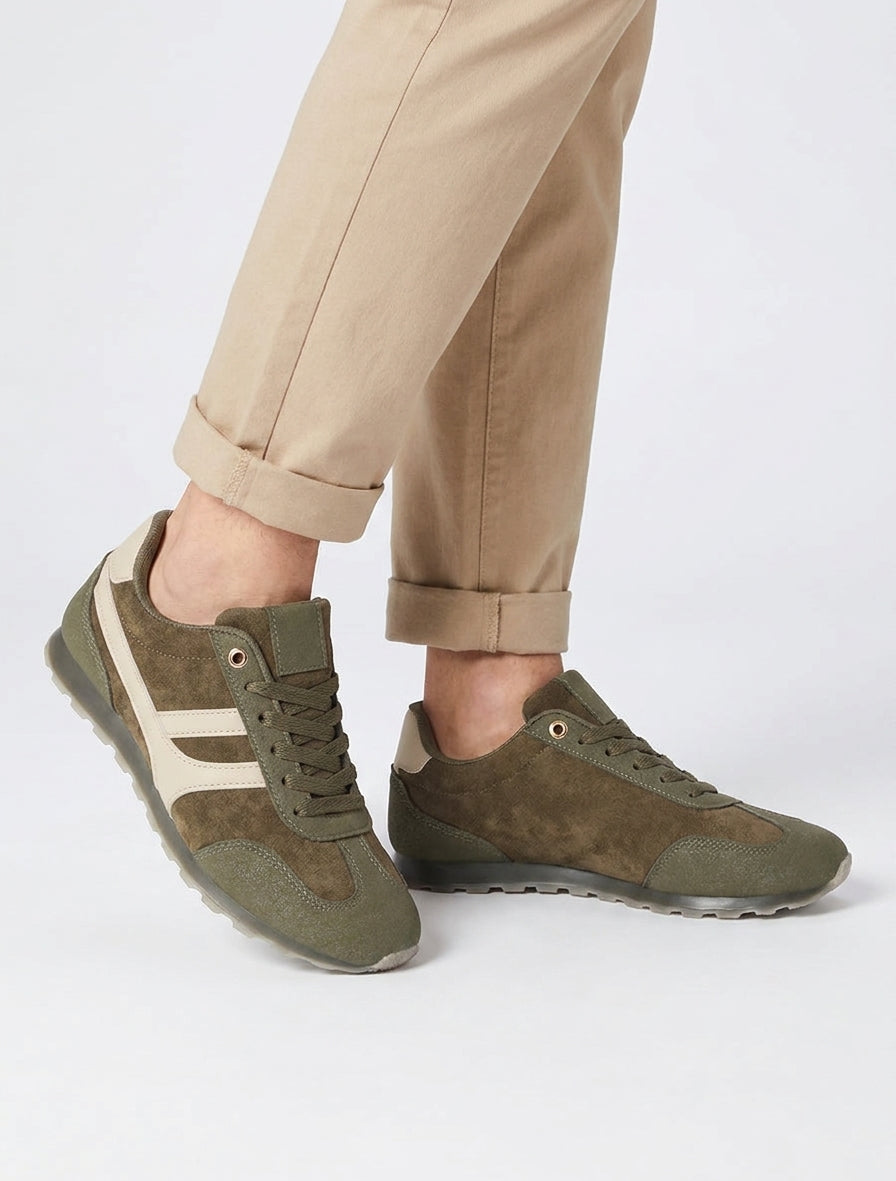 Sneaker aus Wildleder in Unioptik - Kaki