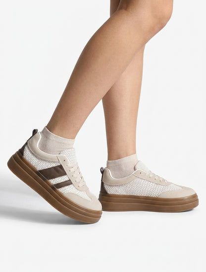 Sneaker mit Mesh-Einsatz und Nubuk-Effekt - Beige