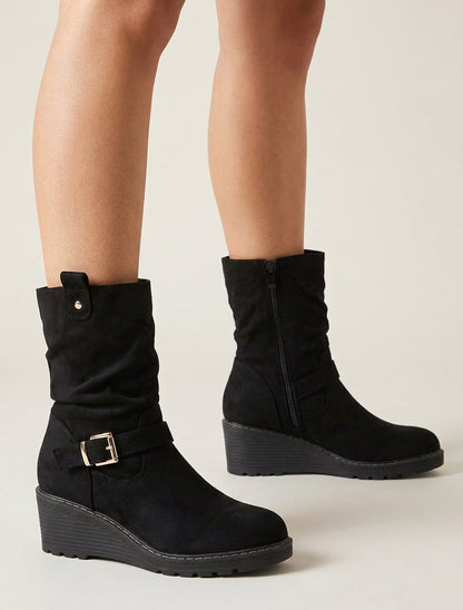 Keilabsatz-Stiefeletten mit Raffungseffekt - Schwarz