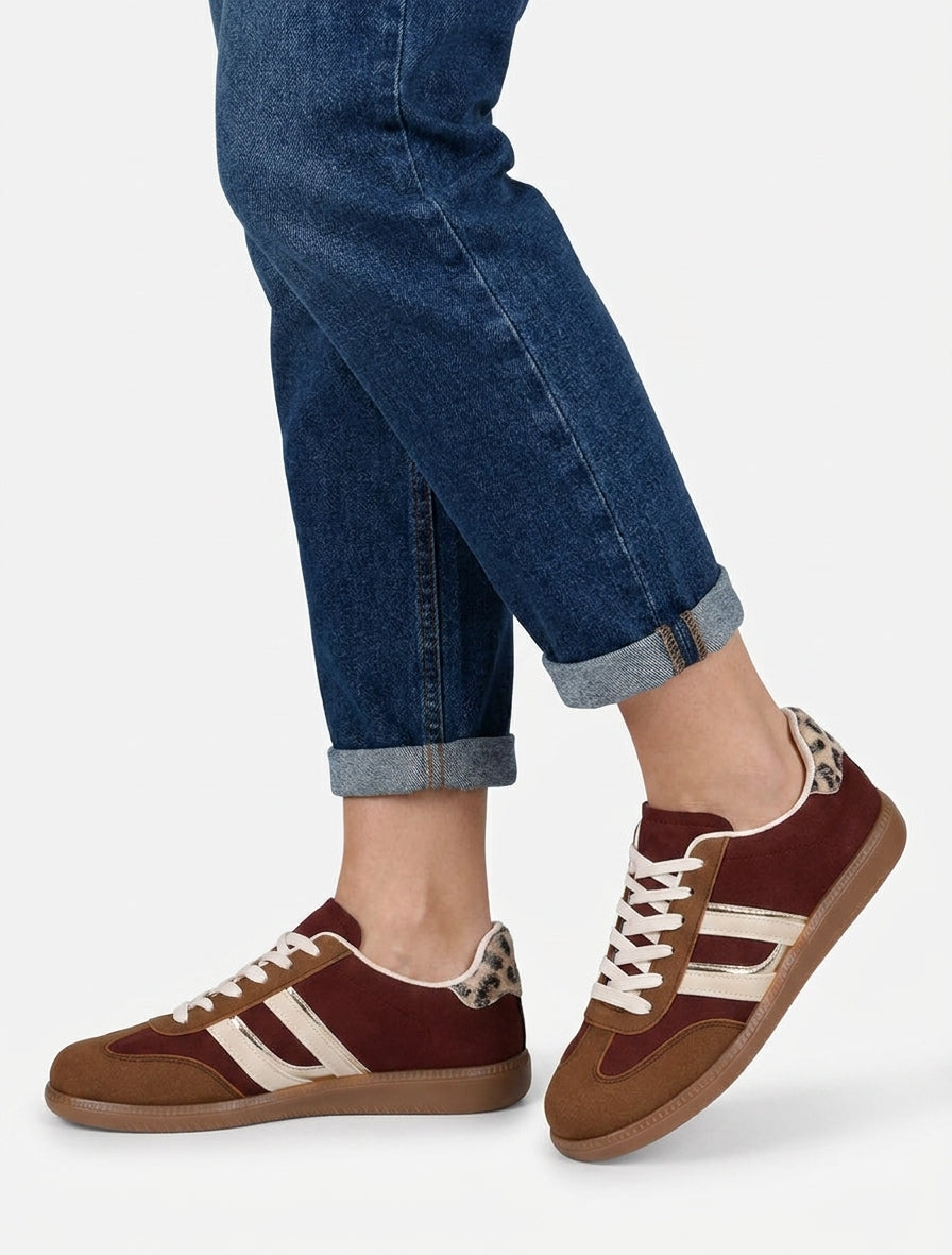 Sneakers im Nubukleder-Effekt mit kontrastierenden Streifen - Maulwurf