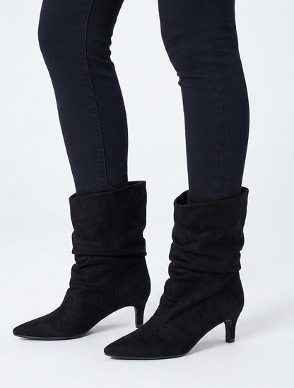 Stiefeletten aus gerafftem Wildleder mit spitzen Zehen - Schwarz