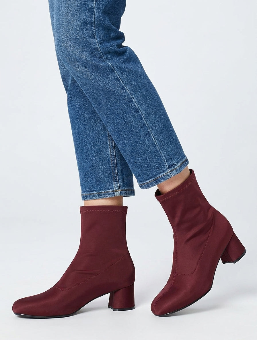 Stiefeletten aus Stoff in satinierter Sockeloptik - Bordeaux
