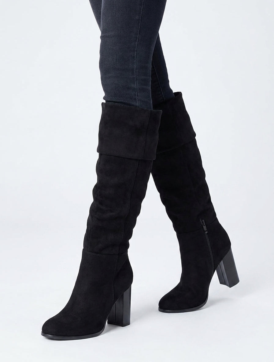 Plissierte Stiefel aus Wildlederimitat - Schwarz
