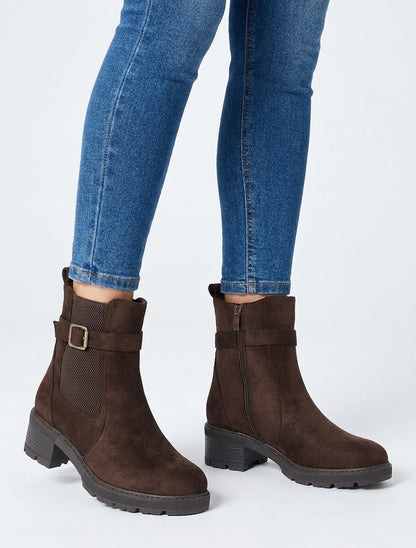 Stiefeletten aus Wildlederimitat mit elastischem Knöchel. - Braun