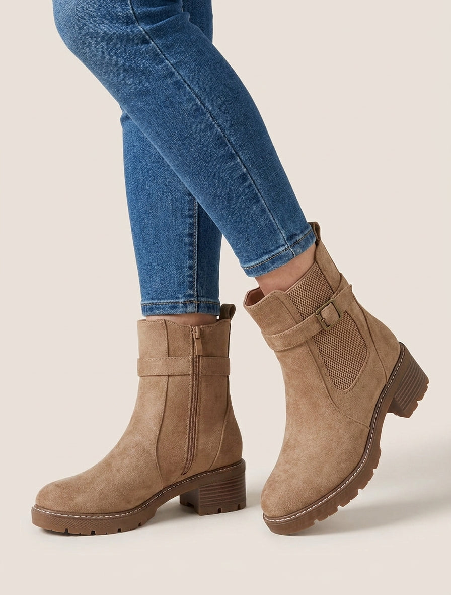 Stiefeletten aus Wildlederimitat mit elastischem Knöchel. - Beige