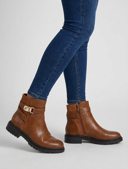 Stiefeletten aus Kunstleder mit Wildlederbesatz - Kamel