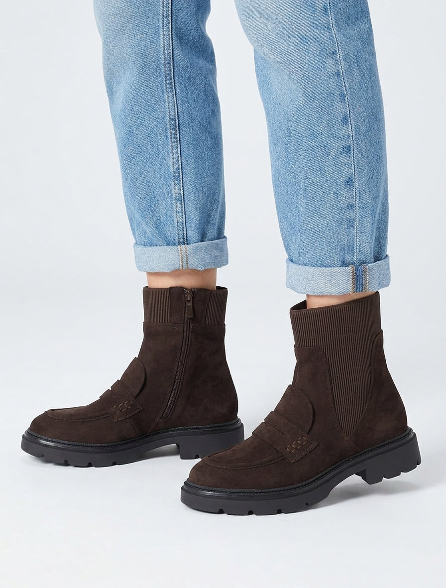 Mokassin-Stil Stiefeletten aus Wildlederimitat - Schokolade