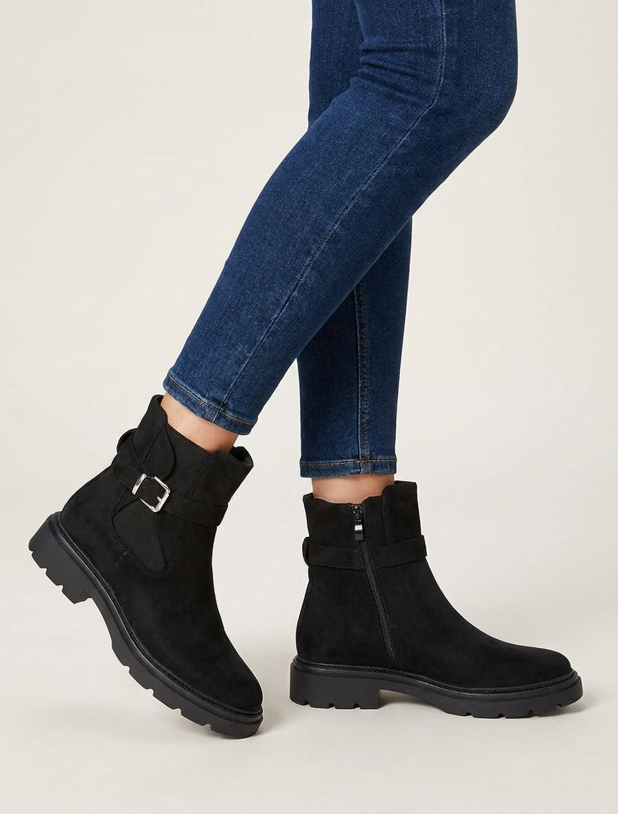 Elastische Stiefeletten aus Wildleder mit Schnalle - Schwarz