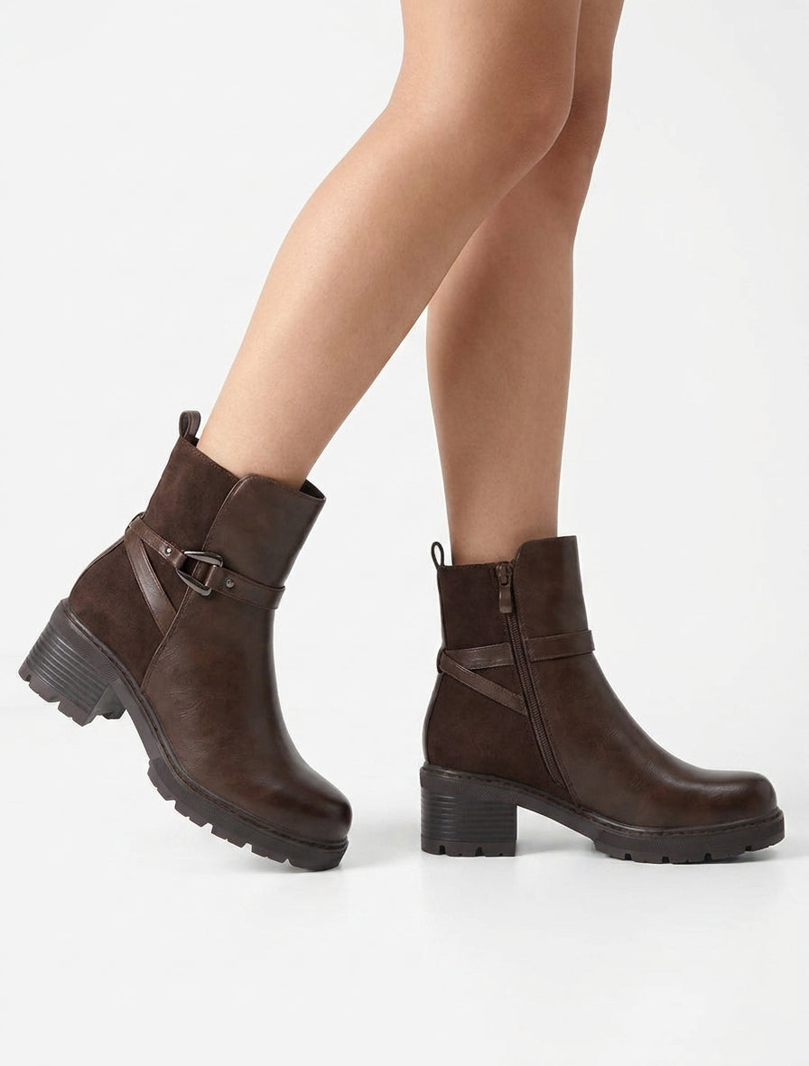 Einfarbige Stiefeletten aus Kunstleder und Wildlederimitat - Braun