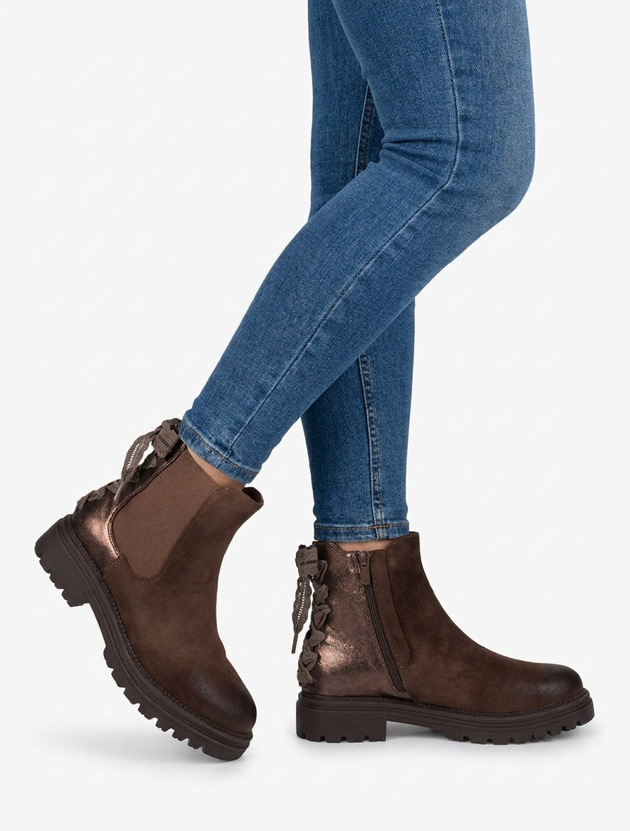 Stiefeletten mit schillerndem Fersenstück und Schnürdetail aus Häkelarbeit - Braun