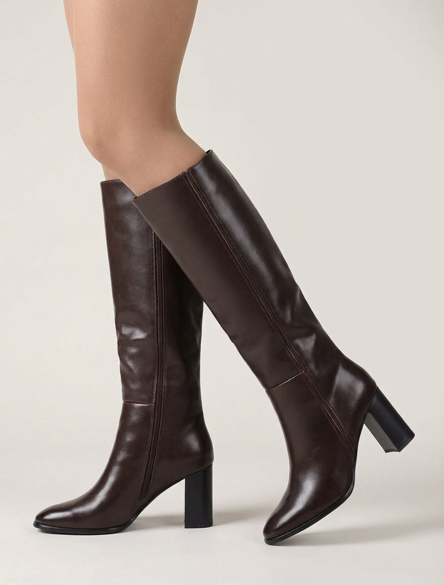 Klassische Stiefeletten mit Absatz in Kunstleder - Schokolade