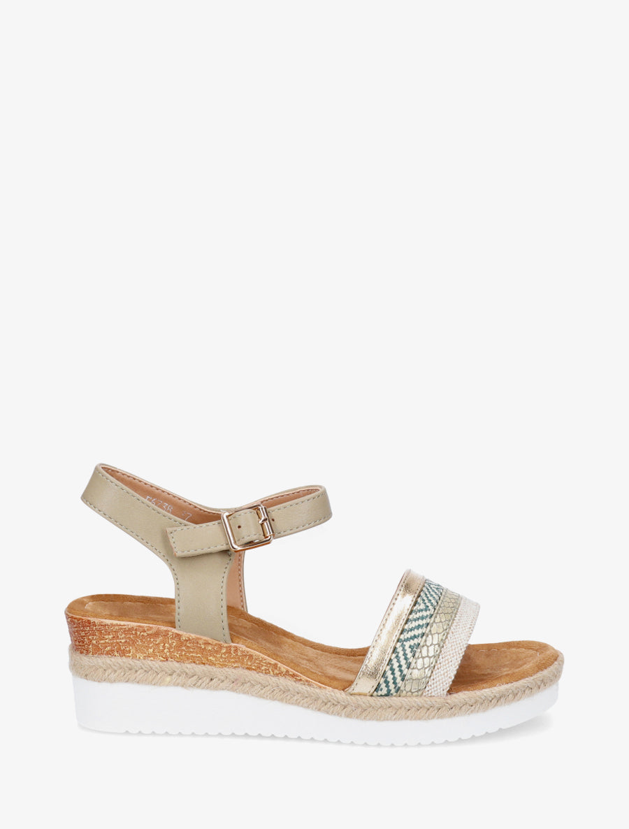 Keilsandalen mit strukturierten Flechtungen verziert. - Kaki