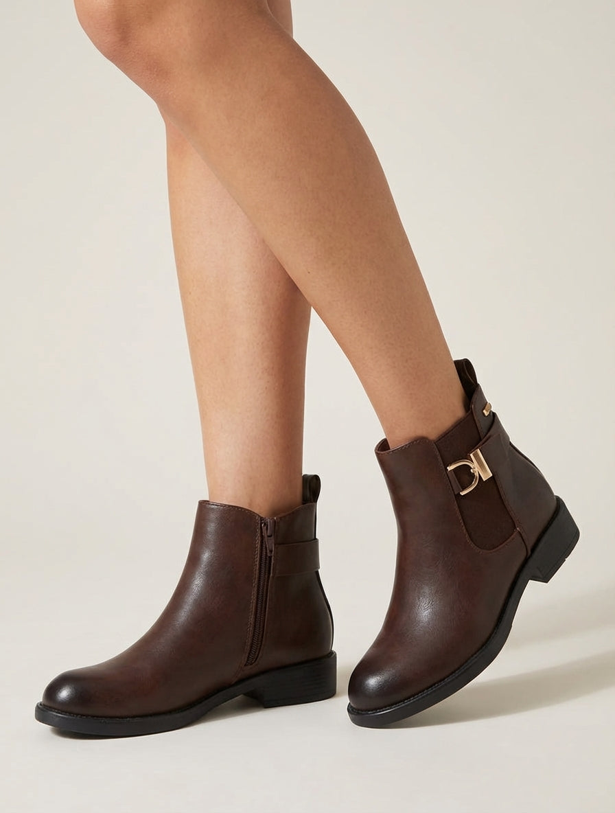 Stiefeletten mit elastischem Knöchel und dekorativer Schnalle - Braun