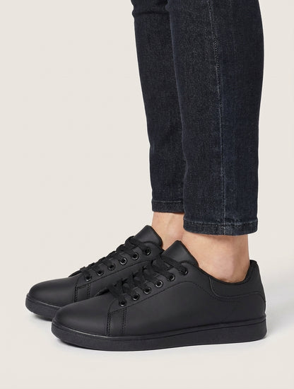 Klassische Turnschuhe aus Kunstleder - Schwarz