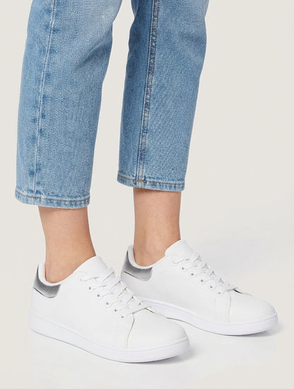 Klassische Turnschuhe aus Kunstleder - Geld