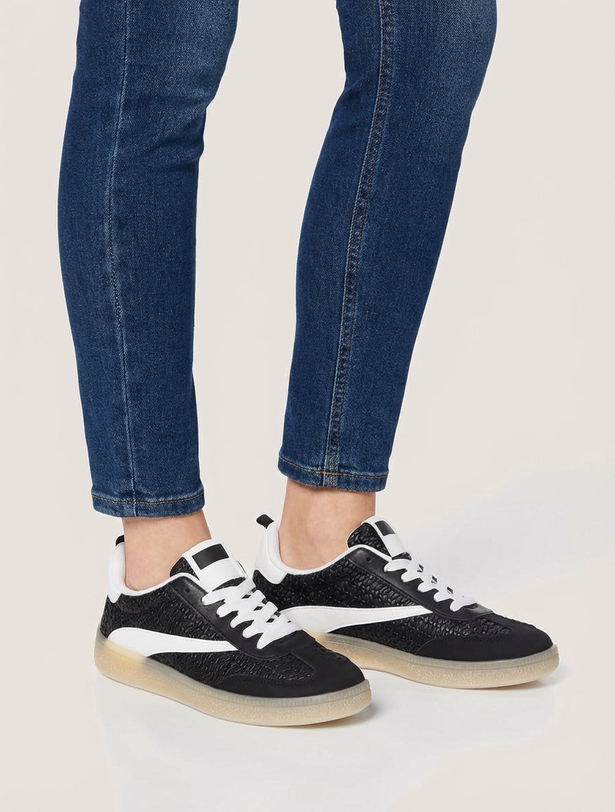 Sneaker aus Kunstleder mit Flechtoptik - Schwarz