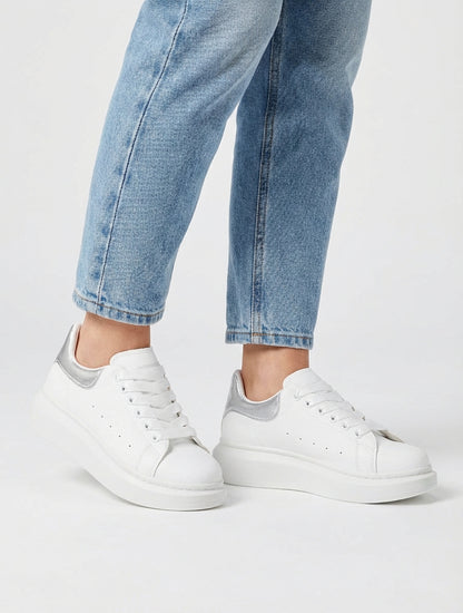 Sneakers mit kontrastierendem Fersenbereich - Weiß/Silber