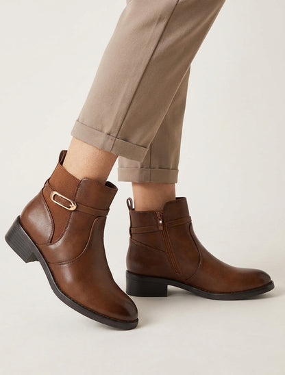 Elastische Stiefeletten aus Kunstleder mit Schnalle - Kamel