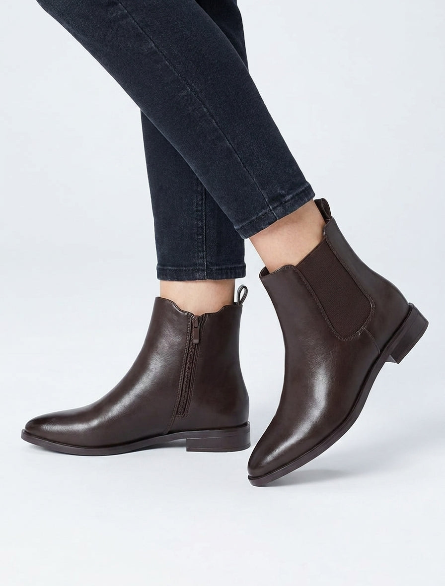 Stiefeletten aus Kunstleder mit spitzen Zehen - Braun