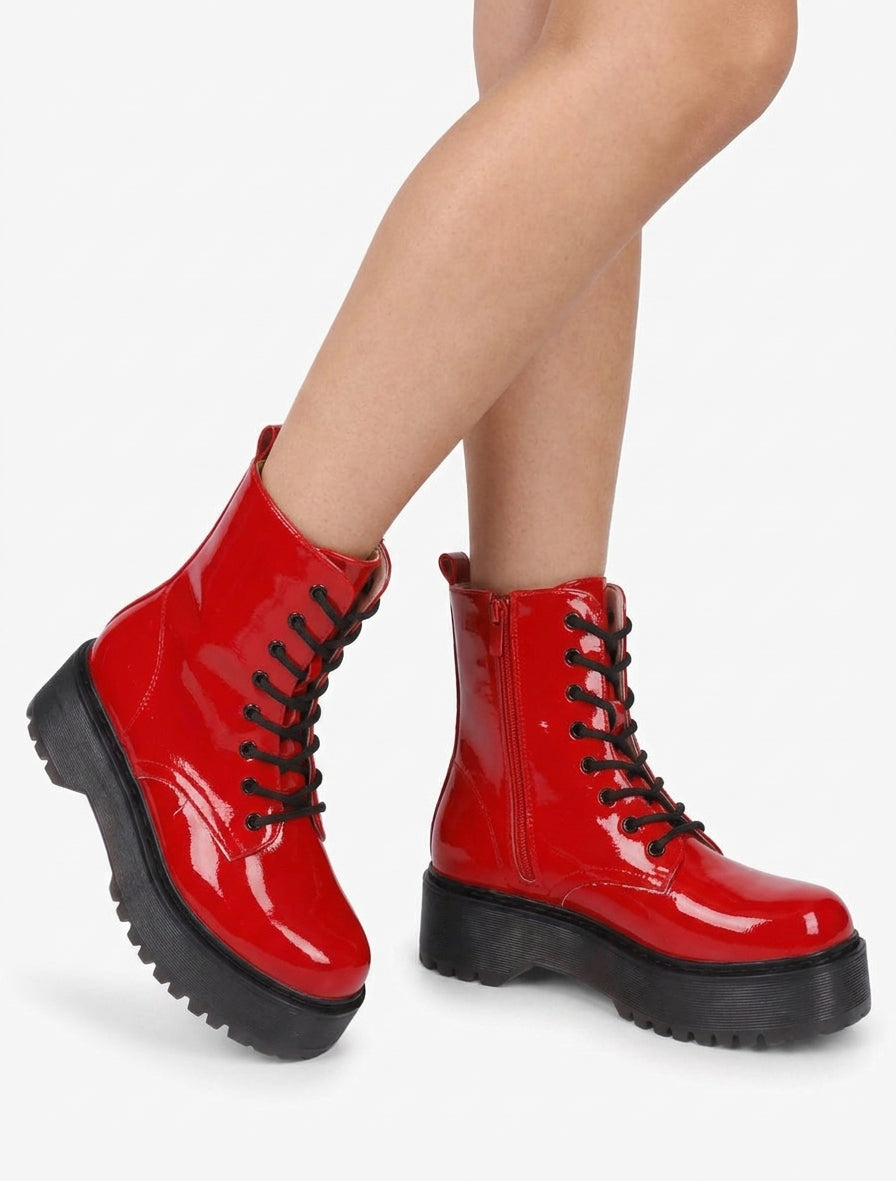 Lackierte Schnürstiefeletten - Rot