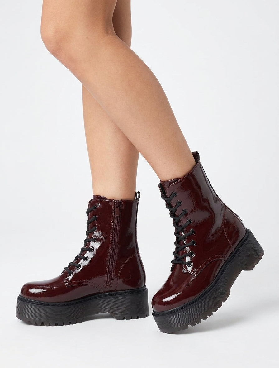Lackierte Schnürstiefeletten - Bordeaux