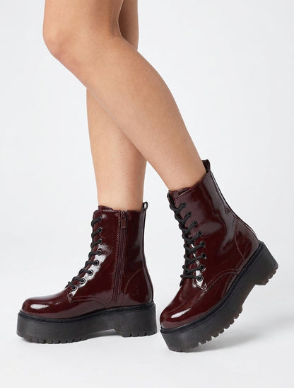 Lackierte Schnürstiefeletten - Bordeaux