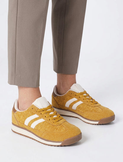Sneaker aus Stoff in Tweed-Optik - Senfgelb