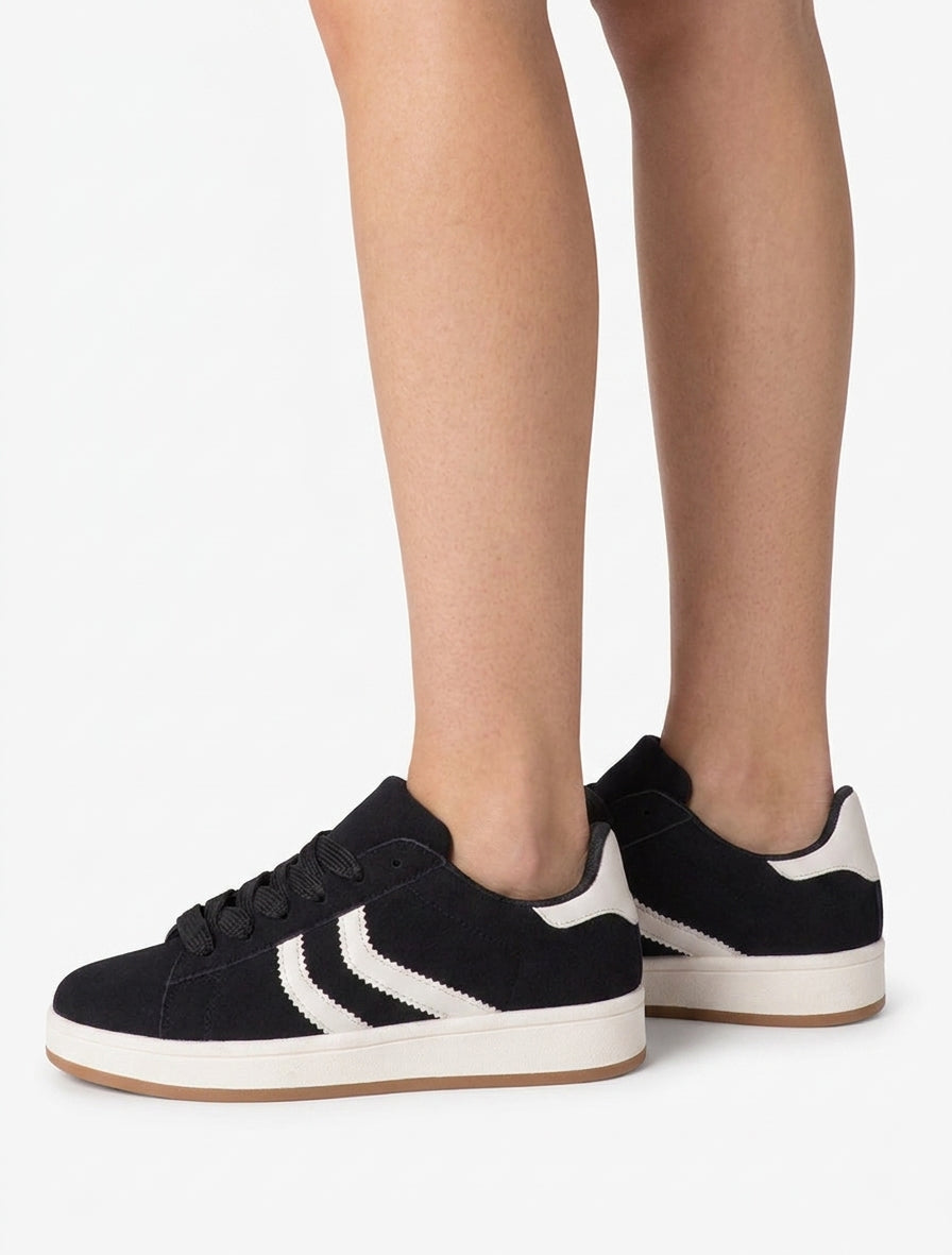 Nubuk-Effekt-Sneaker mit gezackten Streifen - Schwarz